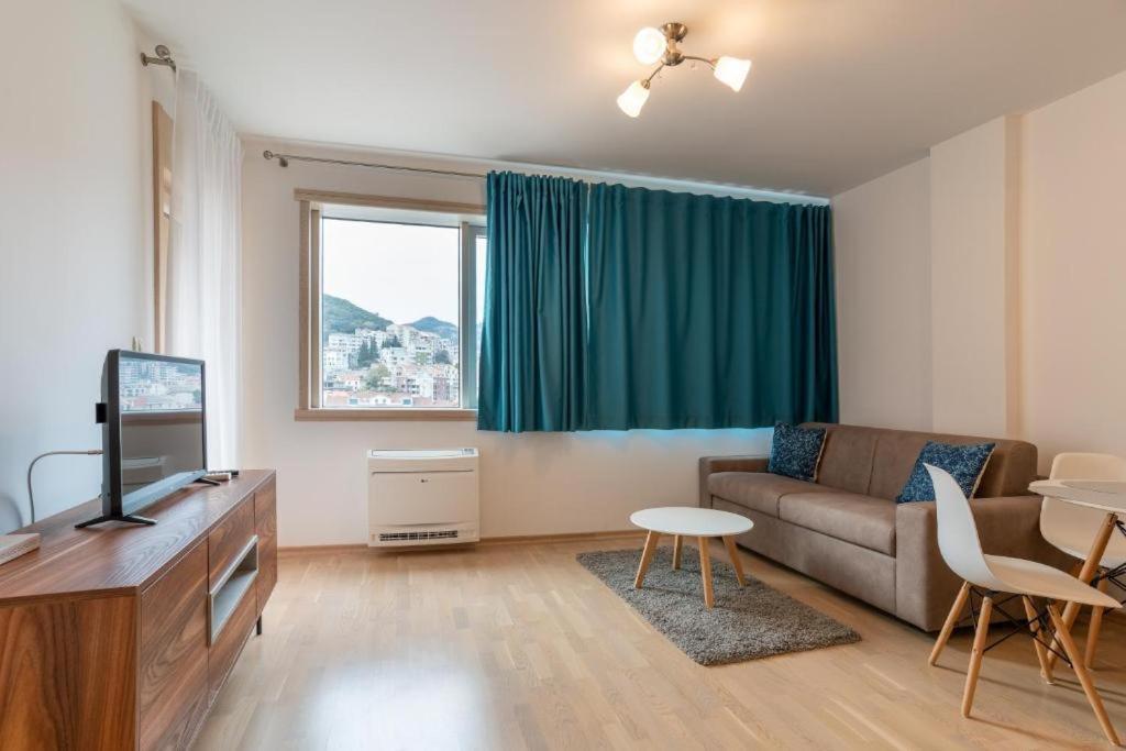 Mediterranean Fontana Apartament